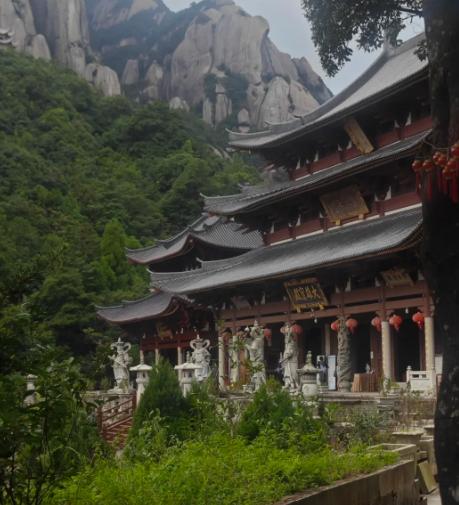 山中寺庙